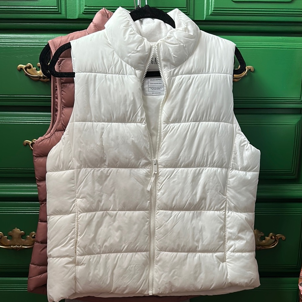 GAP White Quilted Puffer Vest